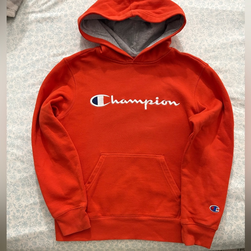 Champion Kids Orange Hoodie
Size: M

Good condition, no stains or fabric damage.